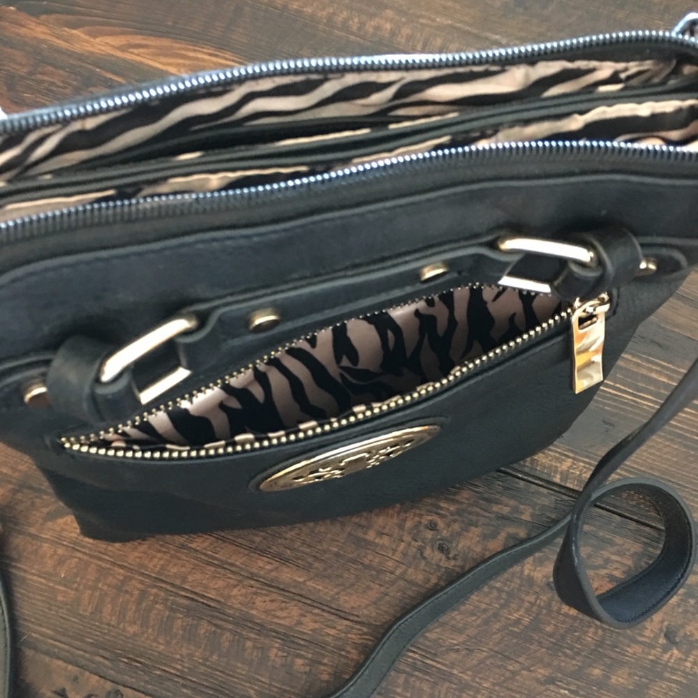 Black and Gold Bag - Picture 5 of 8